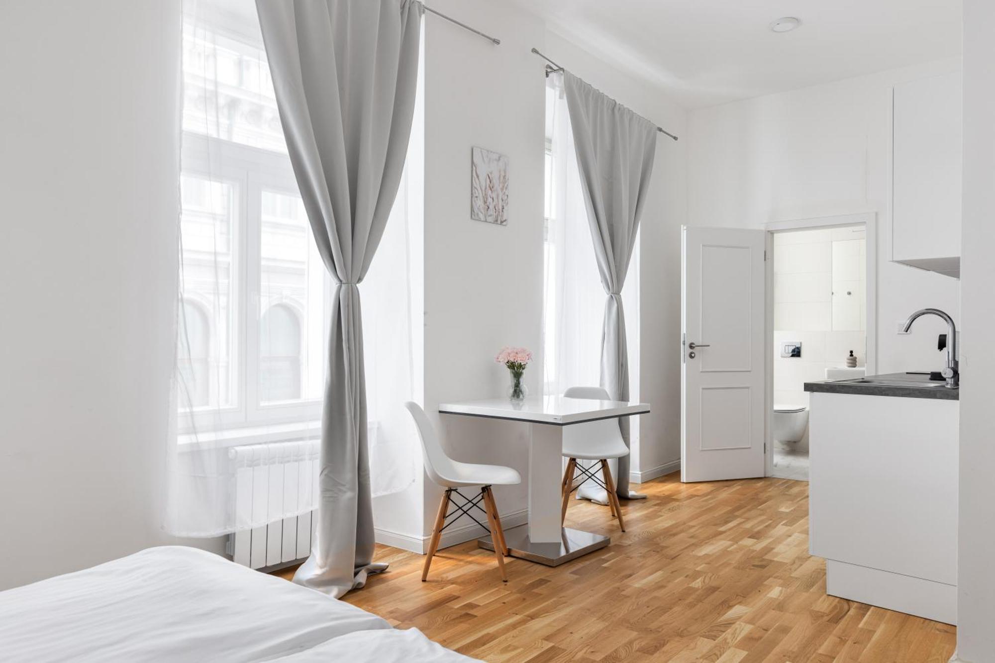 Stay2Gether Beige Nest - Metro Florenc Praha Exteriér fotografie